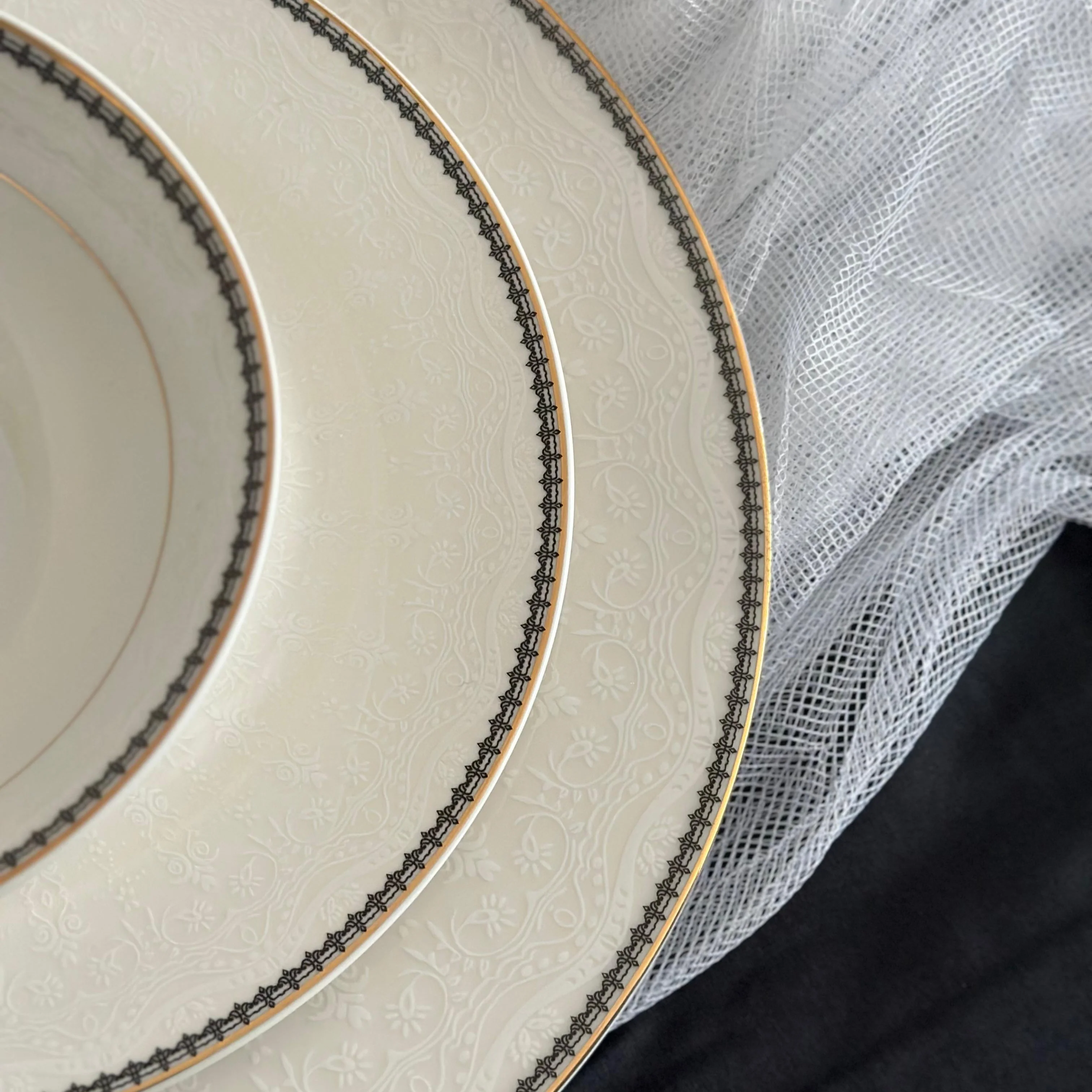 Service de table 24pcs bordure dorée et noir - Image 3