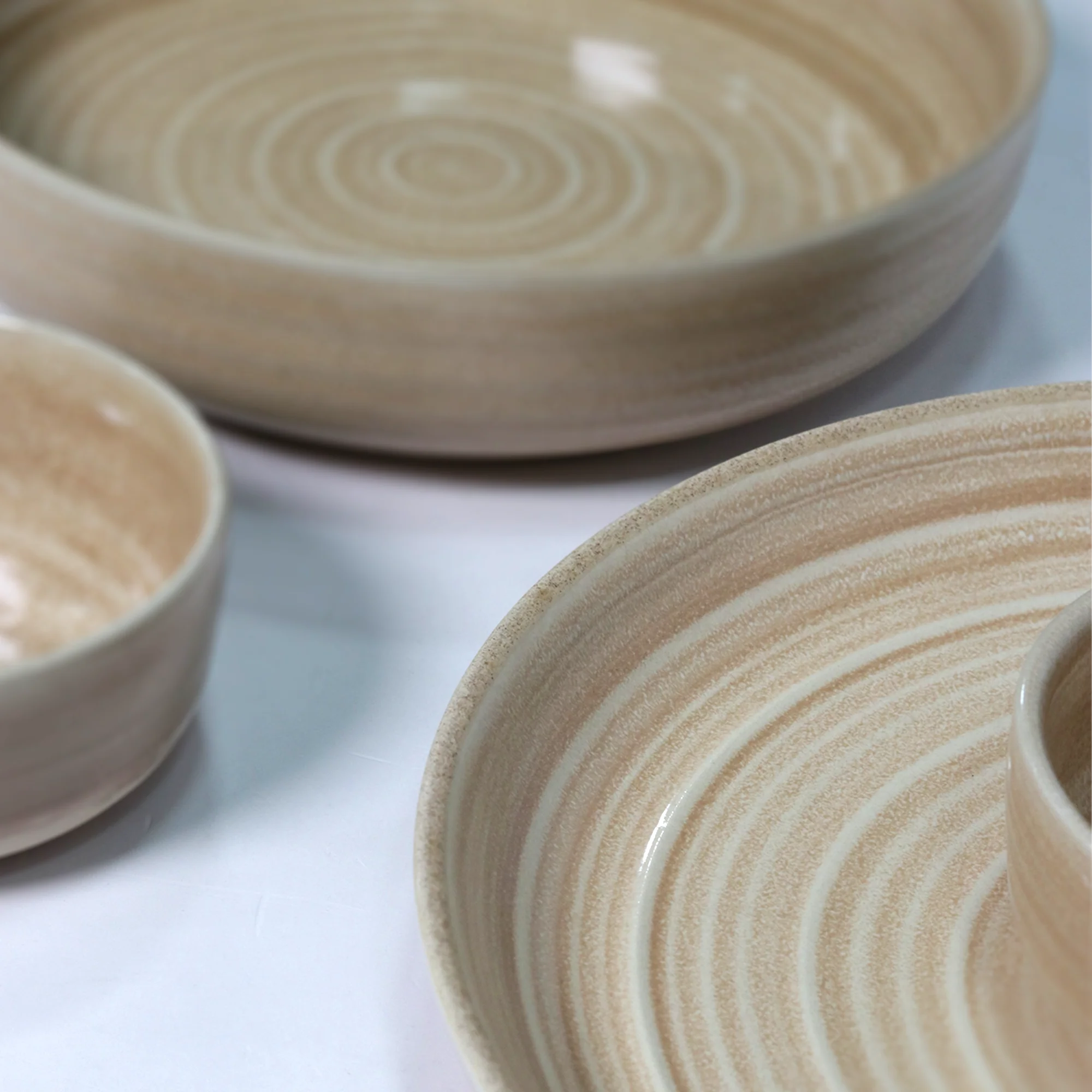 Set 2 assiettes 26cm + 2 assiettes creuses 20cm + 6 bols 10cm en céramique - Image 9