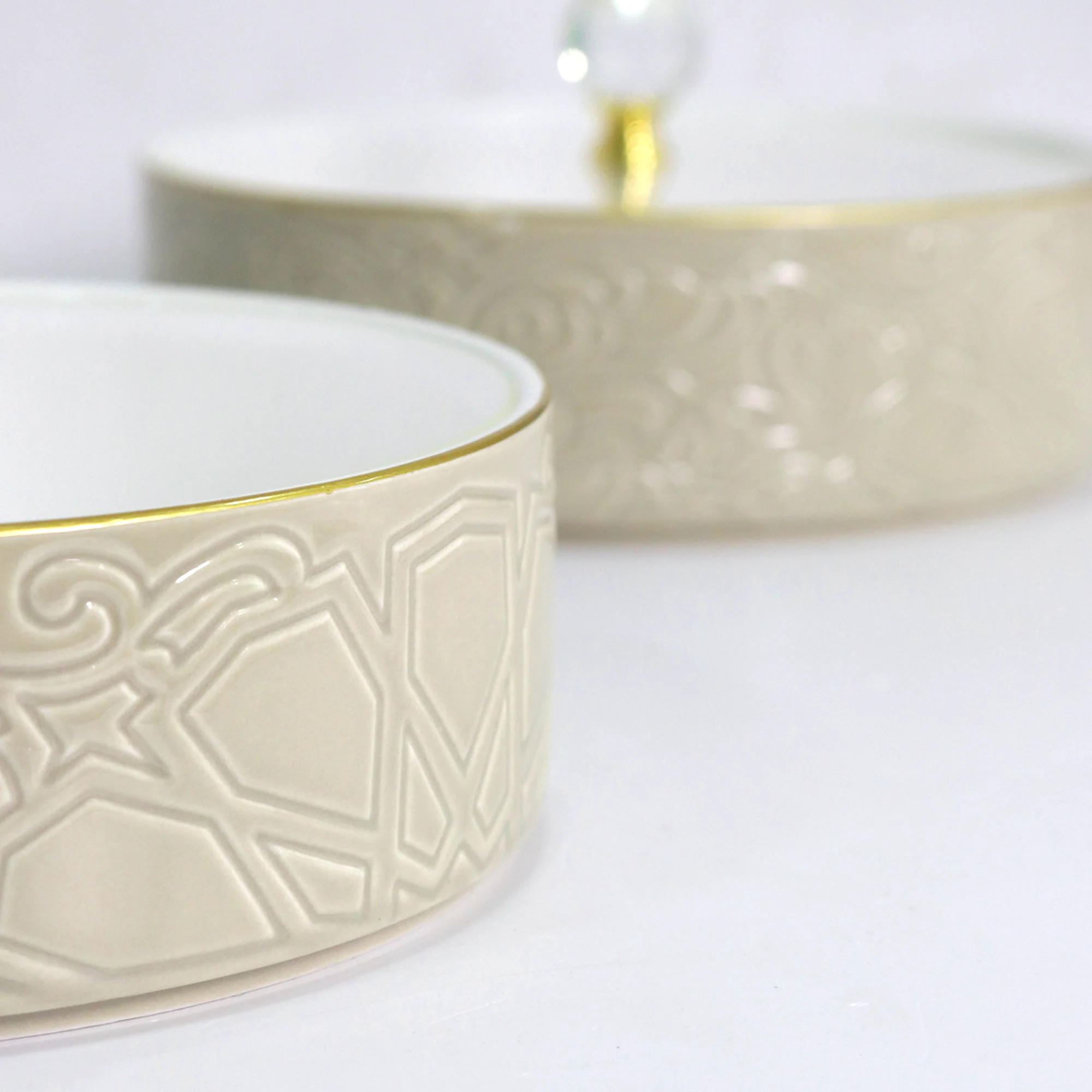 Set 2 Bonbonnières en Céramique 18cm Beige avec couvercle en plexiglass - Image 3