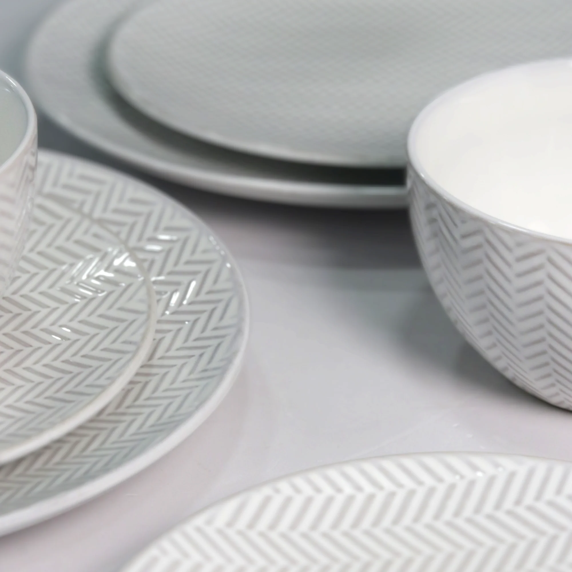 Set 3 assiettes 20cm + 2 assiettes 26cm + 3 bols 14cm en céramique - Image 2