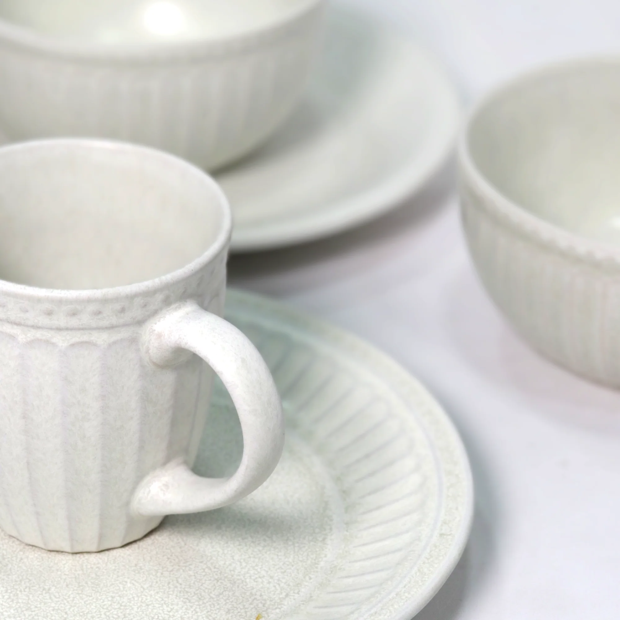 Set 3 assiettes 20cm + 3 bols 13cm + 3 mugs 260ML en céramique - Image 2