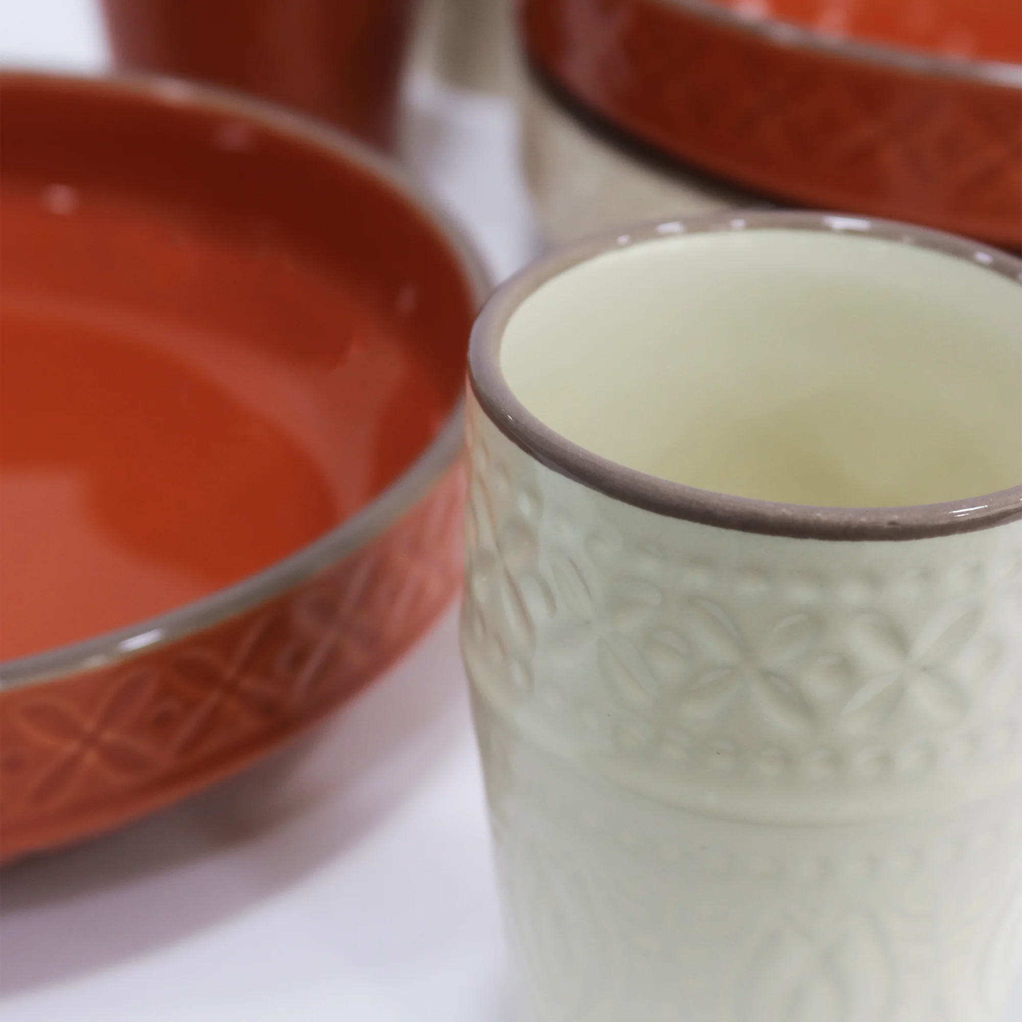 Set 6 assiettes creuses 22cm + 6 verres 300ML en céramique - Image 2